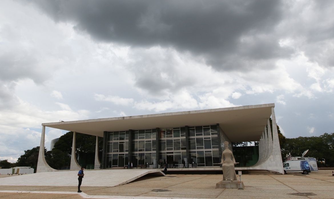OAB Barro Preto - Zambelli pede ao STF salvo-conduto para vir ao Brasil votar na mãe