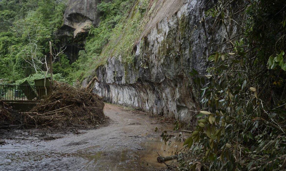 OAB Barro Preto - Defesa Civil do Rio alerta para risco de enchentes e deslizamentos