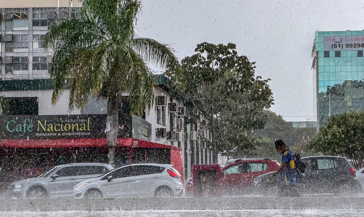 OAB Barro Preto - Frente fria leva chuva ao Centro-Oeste e parte do Norte do país
