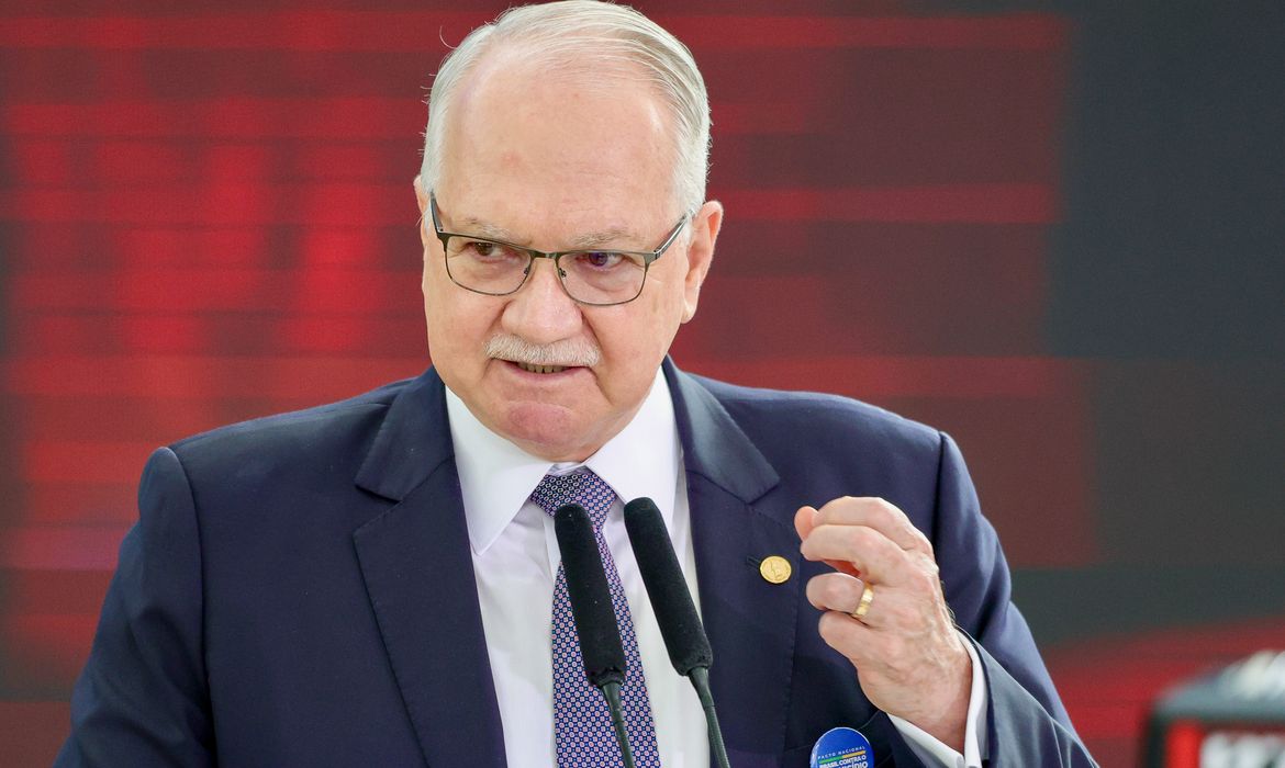 OAB Barro Preto - Fachin dá 5 dias para Mendonça e Gonet responderem acusação de Moraes