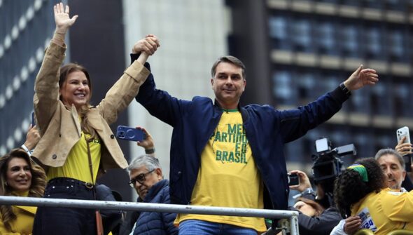 Flávio Bolsonaro propõe enxugar Estado e endurecer ações de segurança