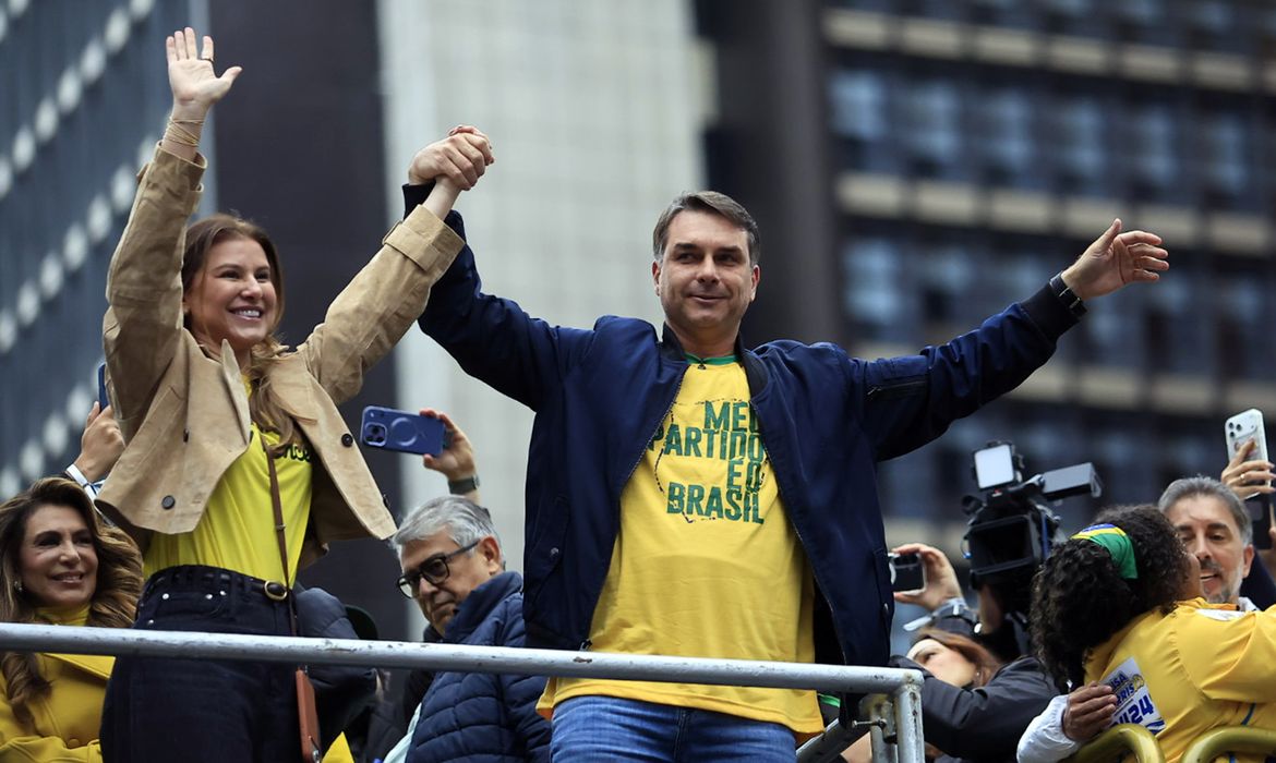 OAB Barro Preto - Flávio Bolsonaro propõe enxugar Estado e endurecer ações de segurança