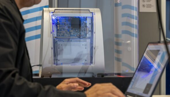Novo computador quântico educacional passa a ser usado no Senai