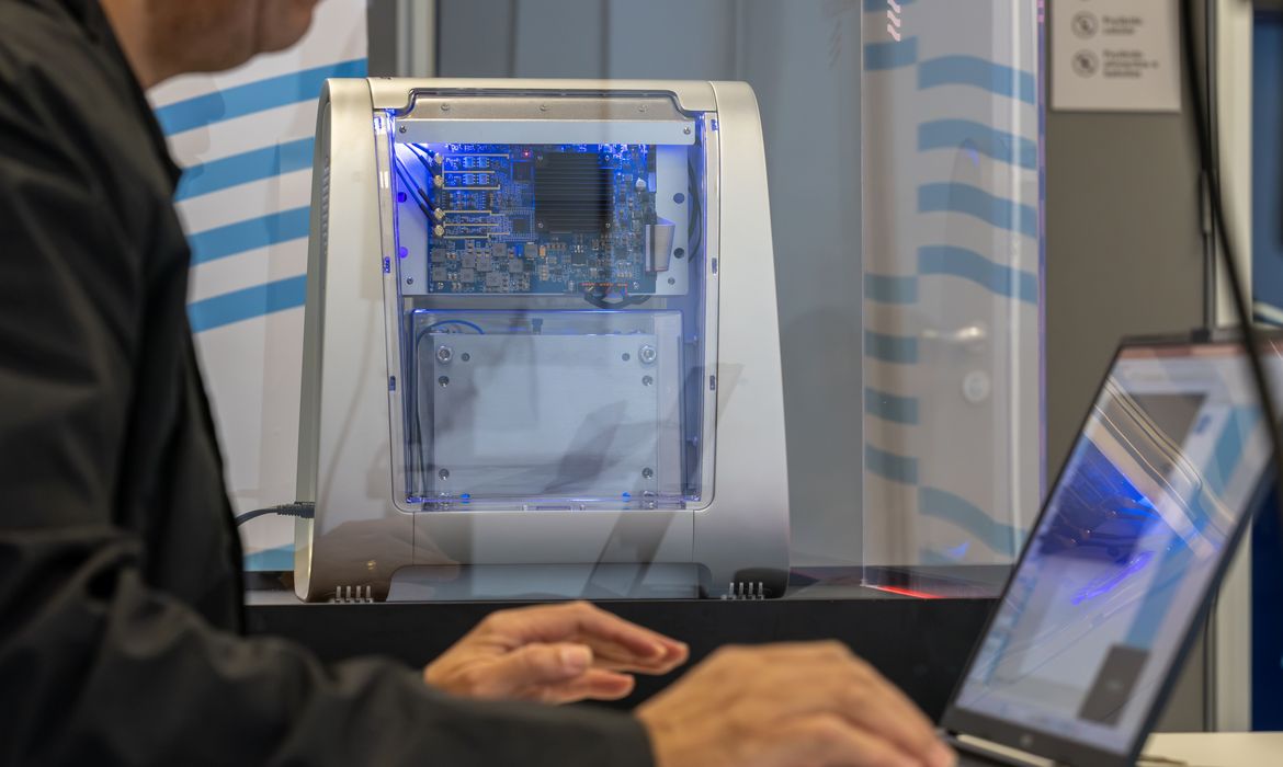 OAB Barro Preto - Novo computador quântico educacional passa a ser usado no Senai