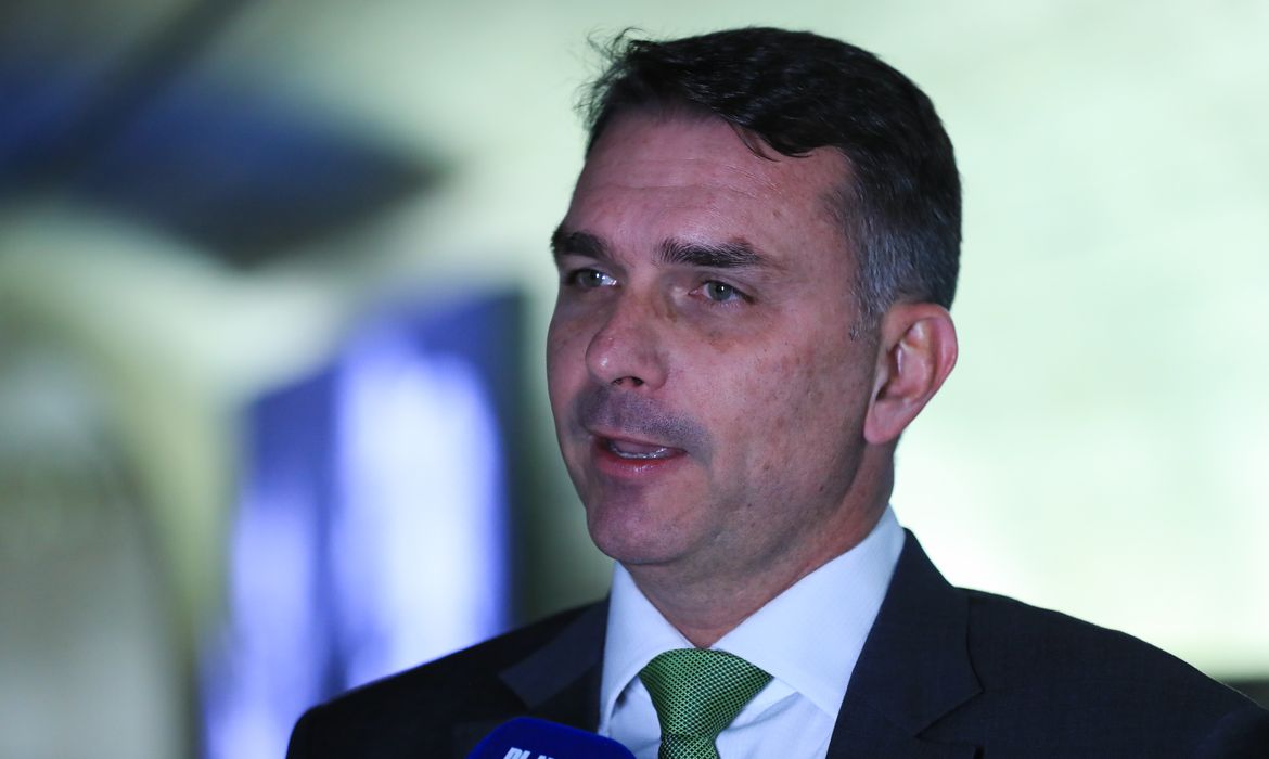 OAB Barro Preto - Mendonça incluiu Flávio Bolsonaro como investigado no caso Dark Horse