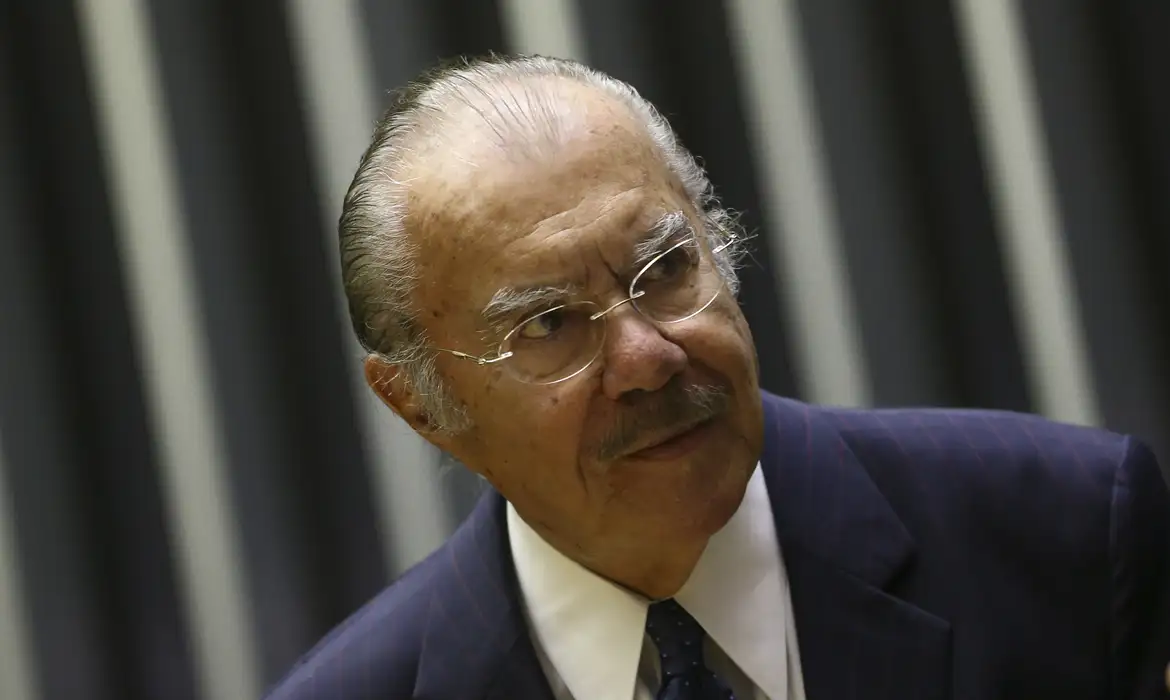 OAB Barro Preto - Ex-presidente José Sarney segue internado em hospital de São Paulo