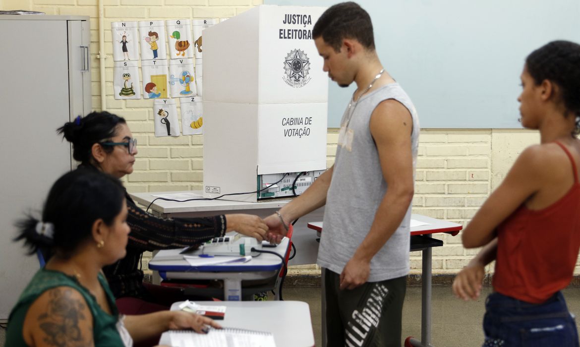 OAB Barro Preto - Caminhos da Reportagem: importância do voto para jovens e idosos