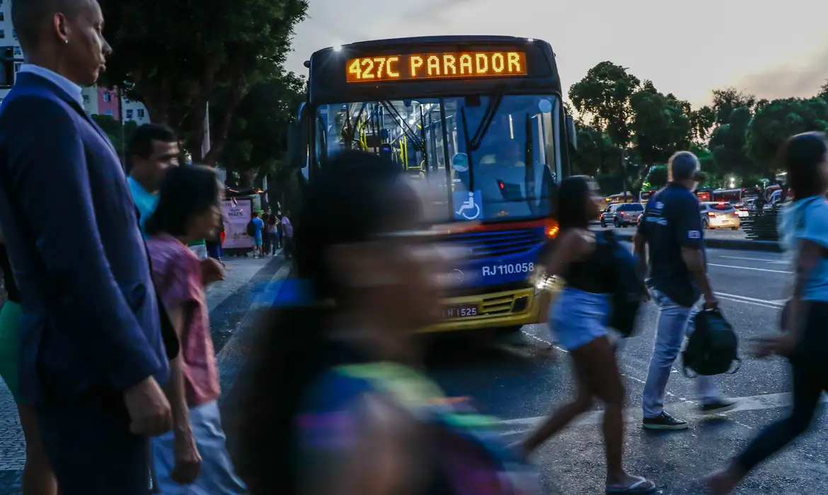 OAB Barro Preto - Pesquisa aponta que solidão e exaustão ampliam abstenção nas urnas