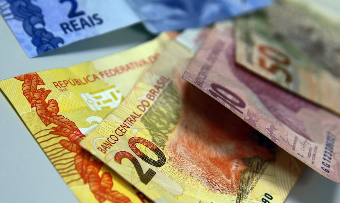 OAB Barro Preto - Juros para famílias sobem em agosto e inadimplência chega a 6%