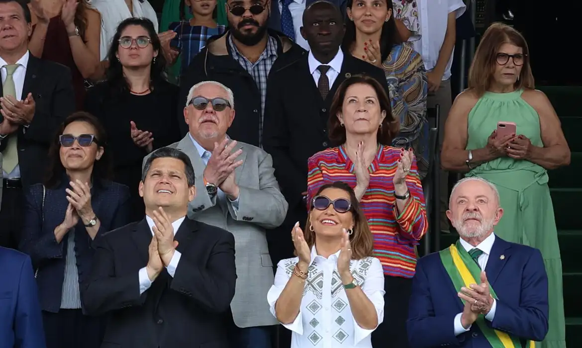 OAB Barro Preto - Começa o desfile cívico-militar do Dia da Independência em Brasília