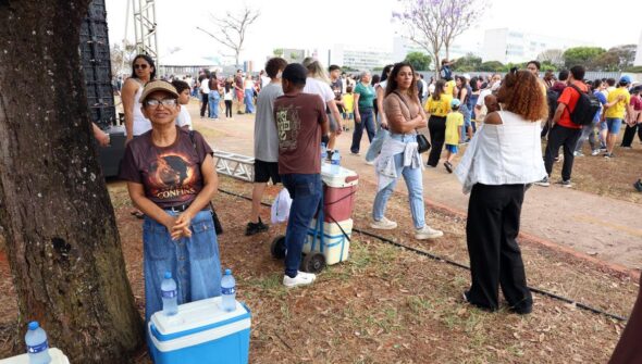 Ambulantes “desfilam” no 7 de Setembro em busca de sustento