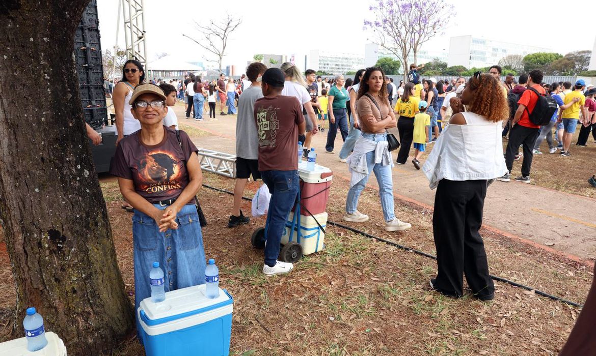 OAB Barro Preto - Ambulantes “desfilam” no 7 de Setembro em busca de sustento