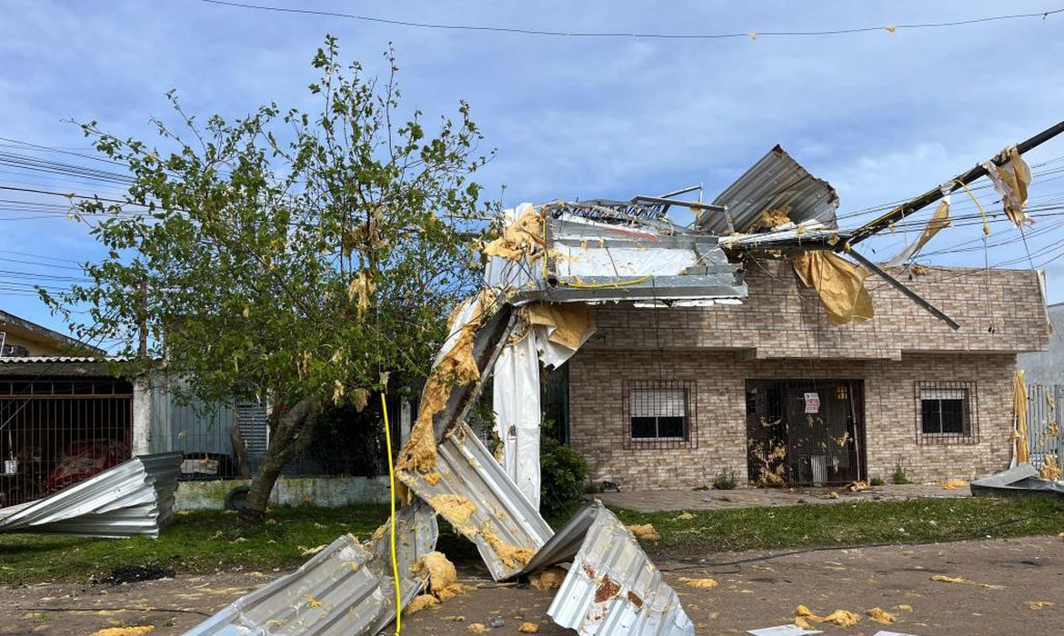 OAB Barro Preto - Temporais em Santa Catarina e Rio Grande do Sul afetam 4,8 mil casas