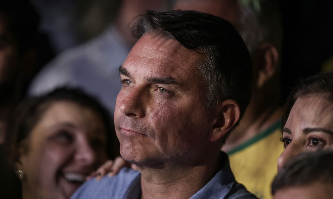 OAB Barro Preto - Em sabatina, Flávio não explica propostas e faz acusações sem provas