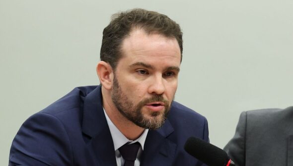 Governo buscará cumprir meta fiscal com diálogo, diz Durigan