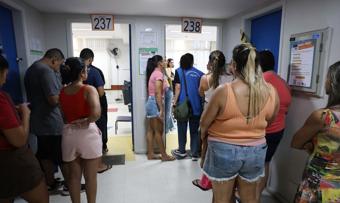 OAB Barro Preto - Governadores eleitos no primeiro turno têm entre 37 e 70 anos