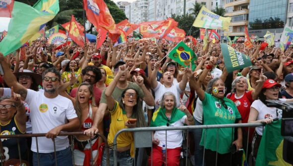 Ato em apoio à democracia e a Lula reúne milhares no Rio e Brasília