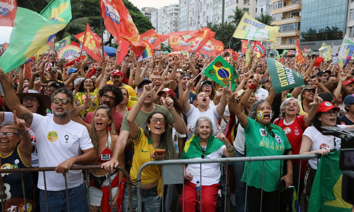 OAB Barro Preto - Ato em apoio à democracia e a Lula reúne milhares no Rio e Brasília