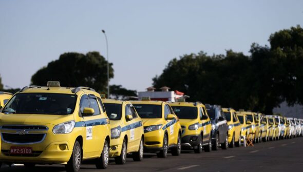 Governo autoriza contrato de R$ 30 bi para motoristas de aplicativos