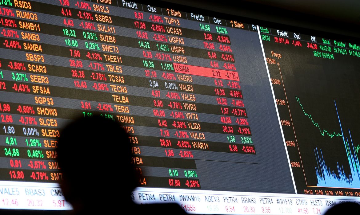 OAB Barro Preto - Dólar cai a R$ 5, e bolsa sobe quase 8% após primeiro turno
