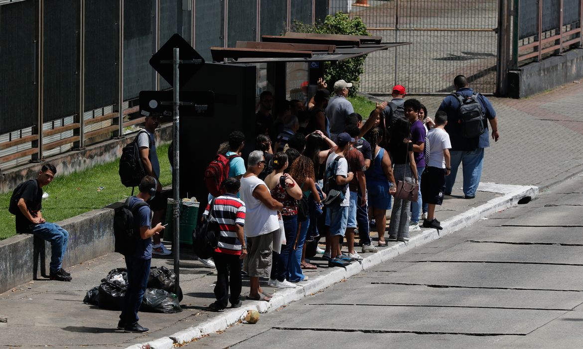 OAB Barro Preto - Motoristas de ônibus fazem paralisação na zona sul de São Paulo