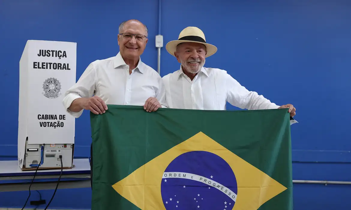 OAB Barro Preto - Mendonça dá 24h para remoção de posts sobre Lula e bandeira do Brasil 