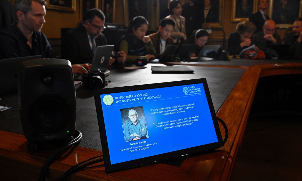 OAB Barro Preto - Belga que descobriu menor partícula do universo recebe Nobel da Física