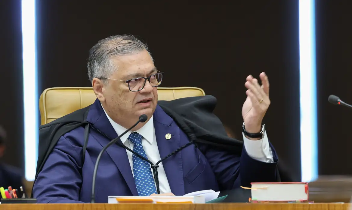 OAB Barro Preto - Dino expõe relatório com ameaça de assassinato contra ministros do STF
