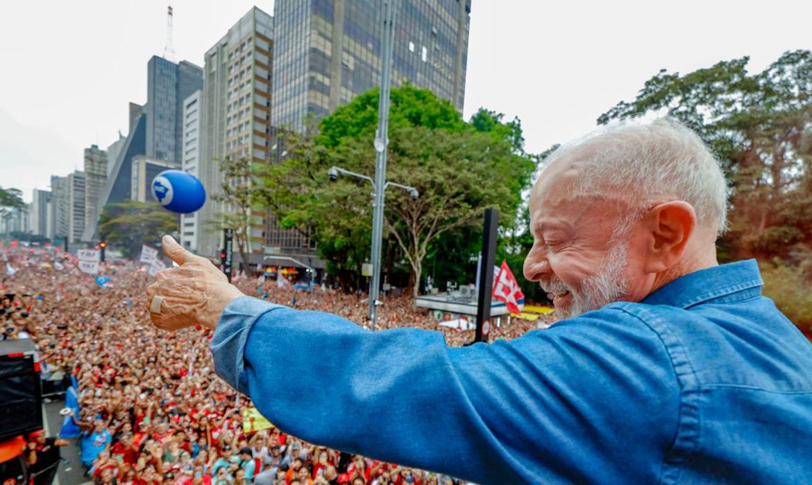 OAB Barro Preto - Ato pela reeleição de Lula leva milhares à Avenida Paulista