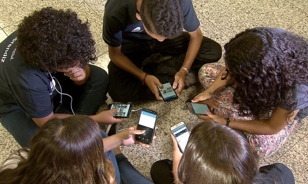 OAB Barro Preto - Pesquisa mostra que 82% são contra crianças de até 3 anos com celular