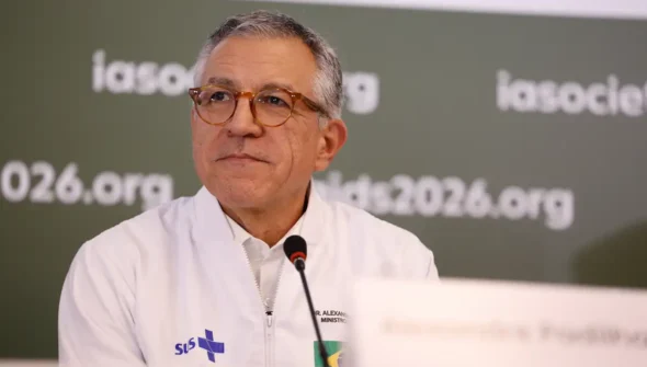 PF desmente Veja; Padilha aciona Justiça sobre fake news contra Lula