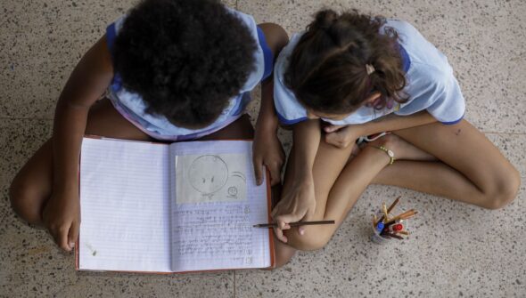 Educação antirracista avança nas escolas nos últimos dois anos
