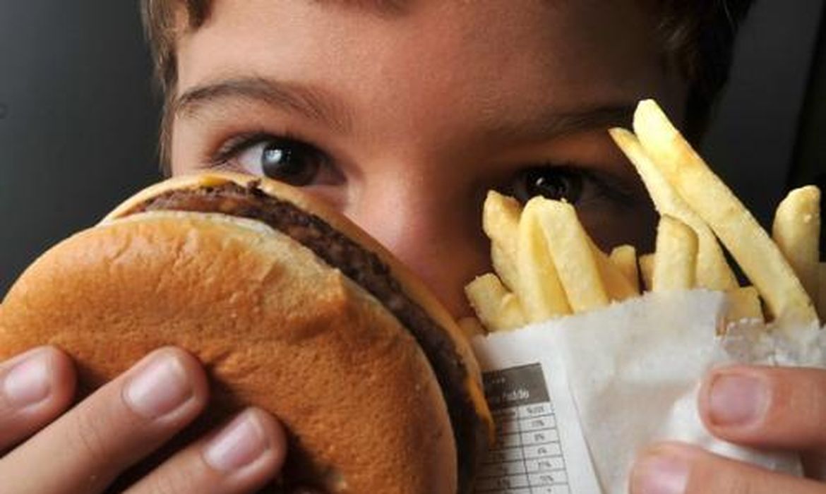OAB Barro Preto - OMS lança guia para enfrentar obesidade em crianças e adolescentes