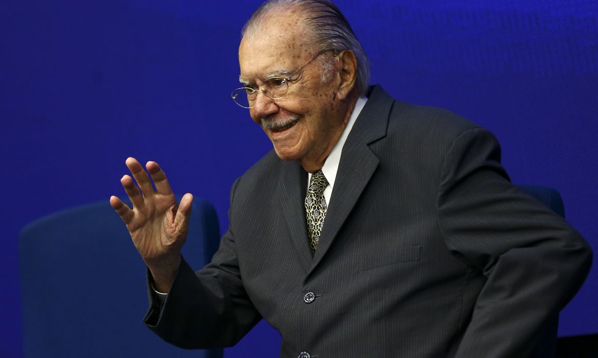 OAB Barro Preto - José Sarney recebe alta hospitalar após nove dias de internação
