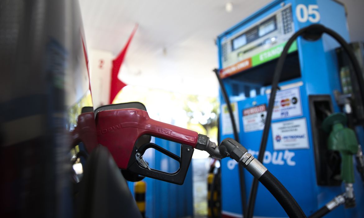 OAB Barro Preto - Tributos da gasolina são zerados e subsídios a combustíveis, ampliados