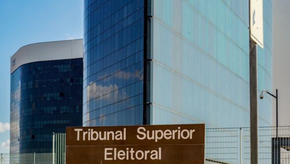Condenado por lesão corporal contra mulher fica inelegível, decide TSE