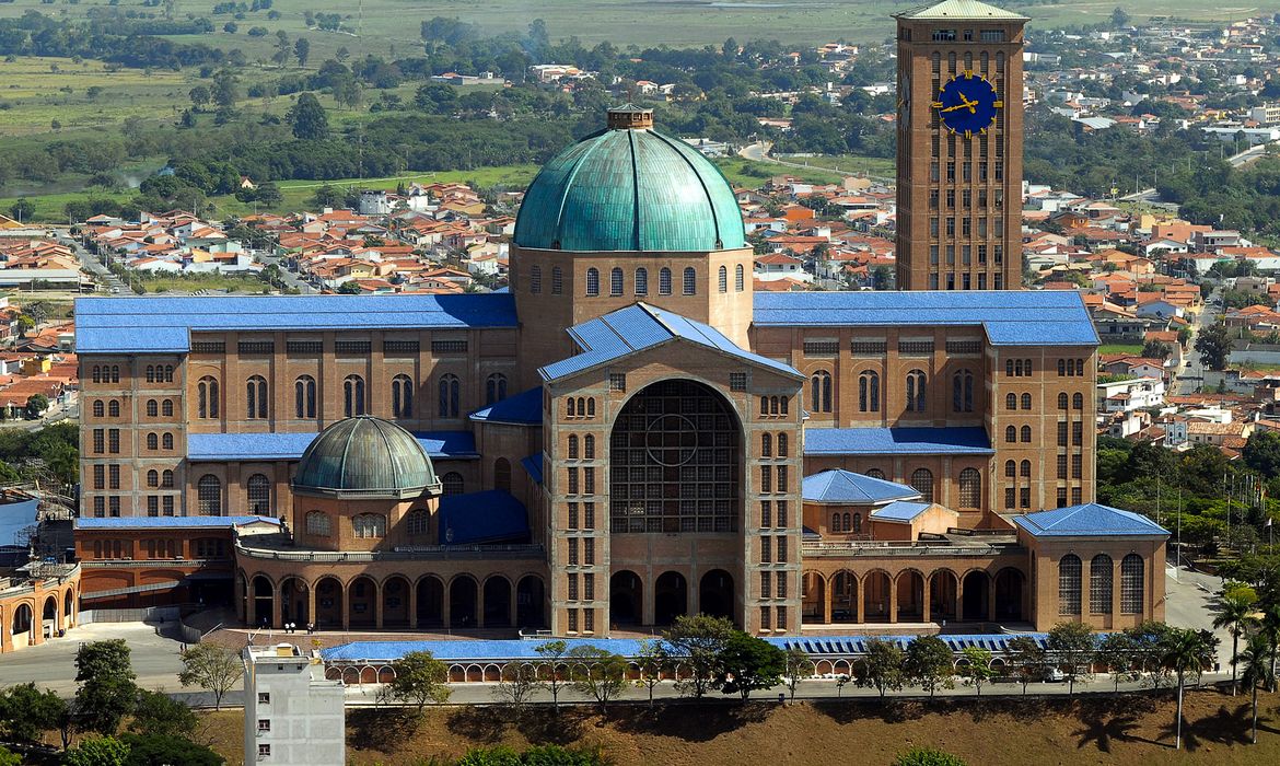 OAB Barro Preto - Santuário de Aparecida terá missas, consagração e procissão no feriado