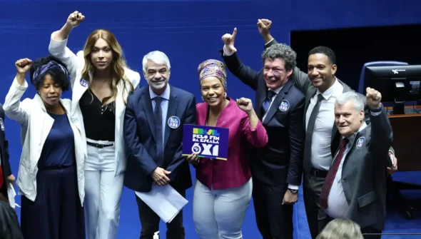 CUT elogia fim da “massacrante” 6×1; CNI quer revisar PEC aprovada
